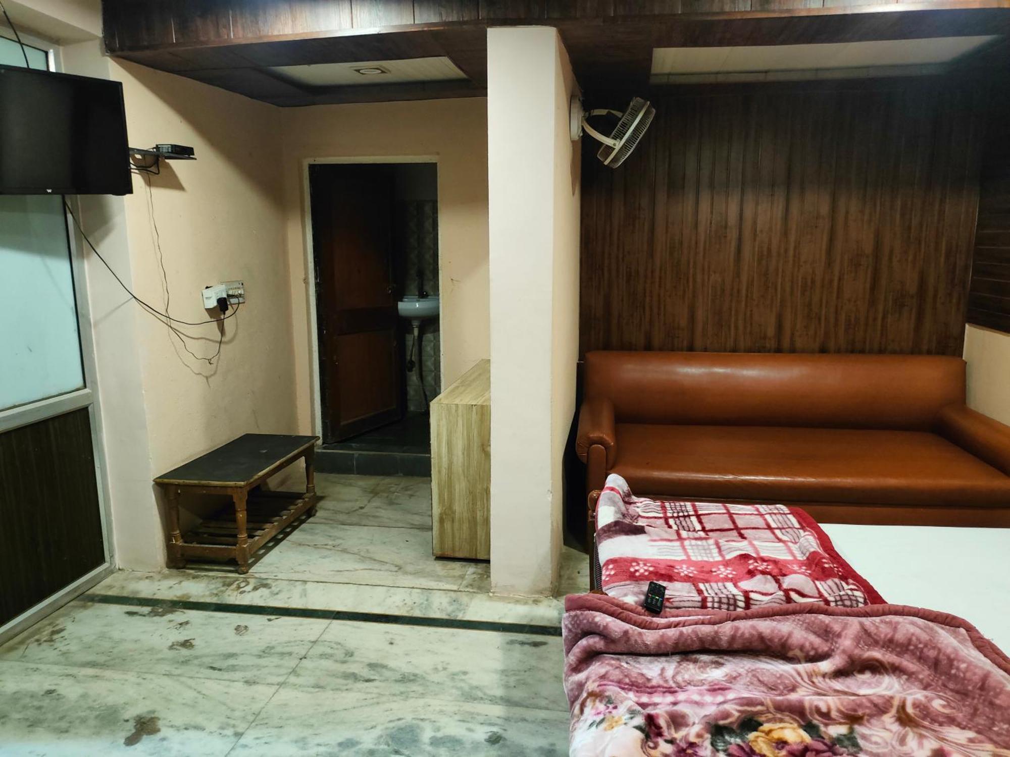 Sgh Guest House Матхура Экстерьер фото