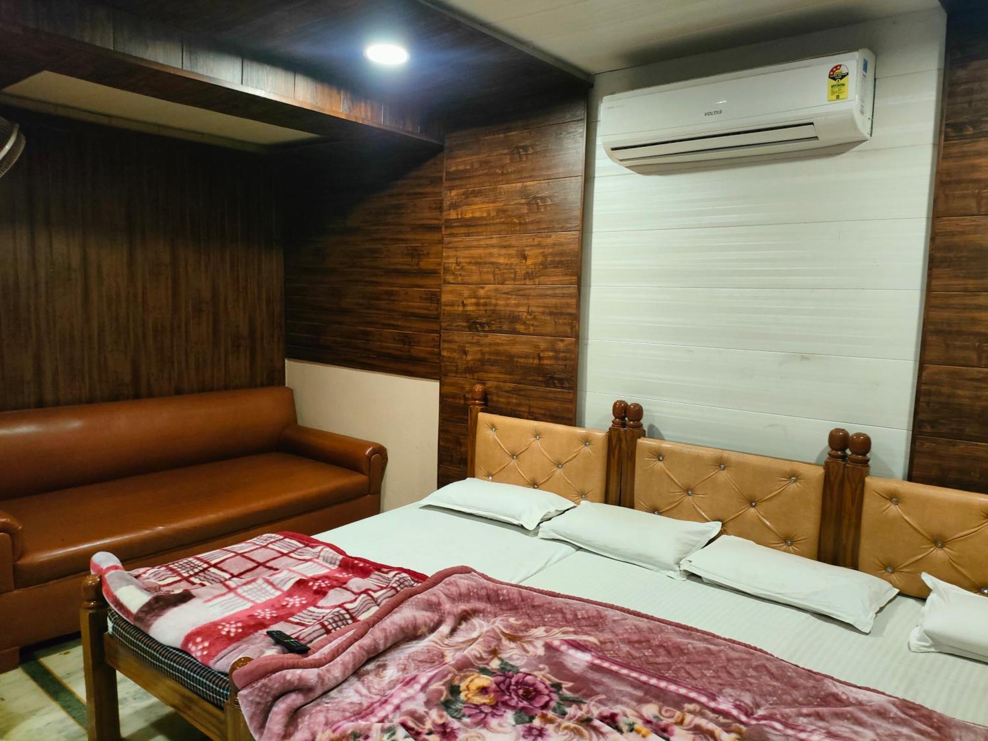 Sgh Guest House Матхура Экстерьер фото