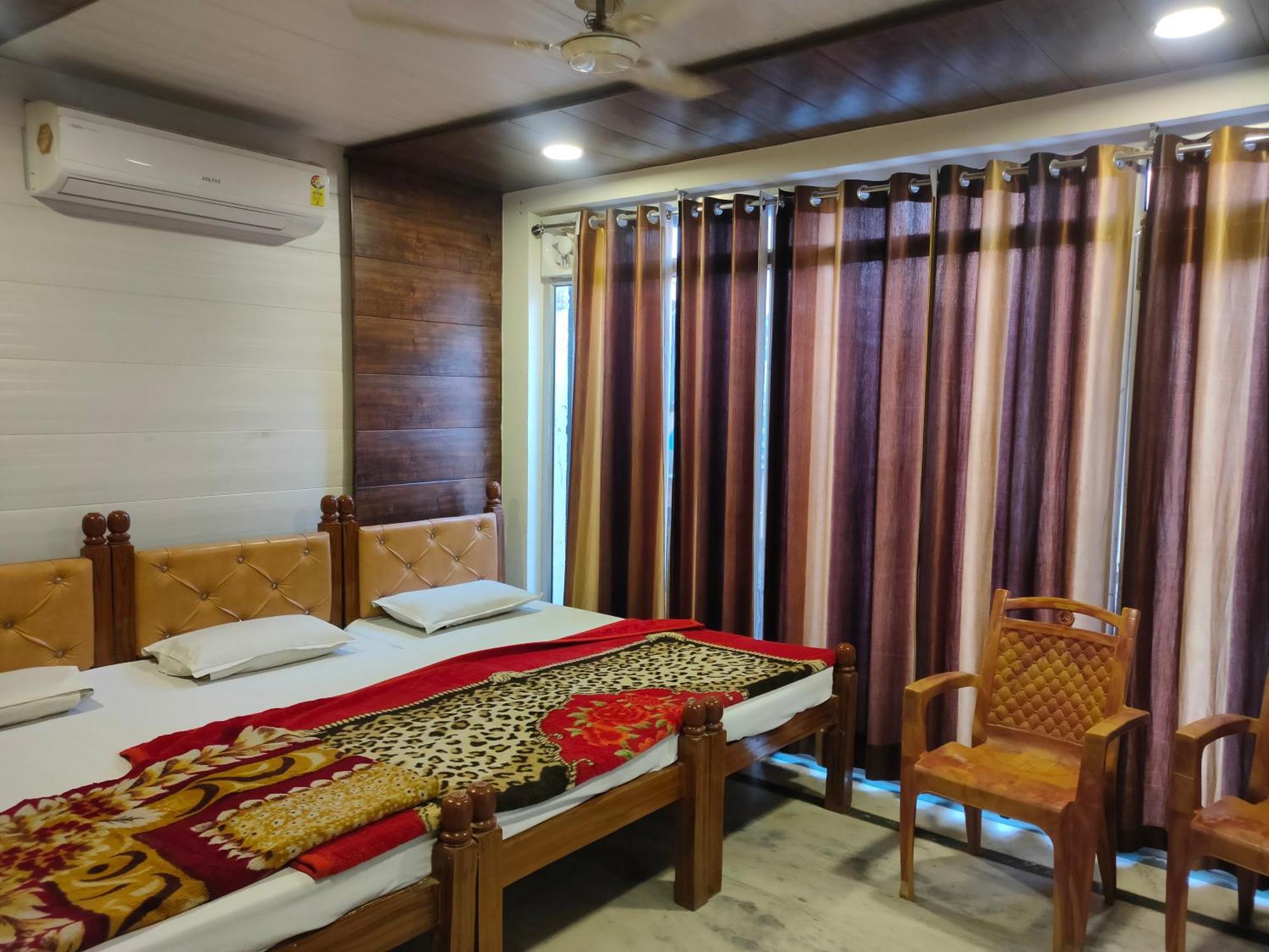 Sgh Guest House Матхура Экстерьер фото