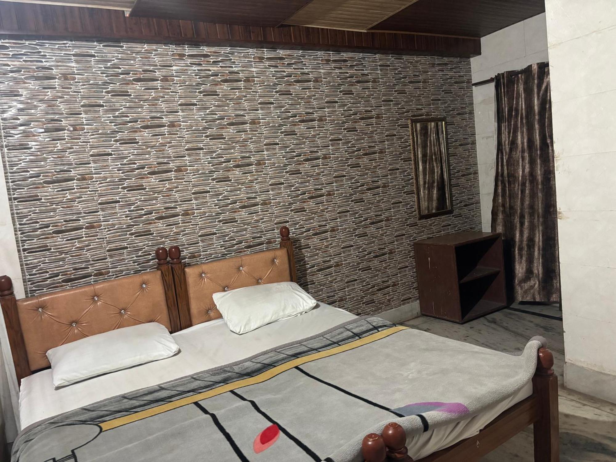 Sgh Guest House Матхура Экстерьер фото