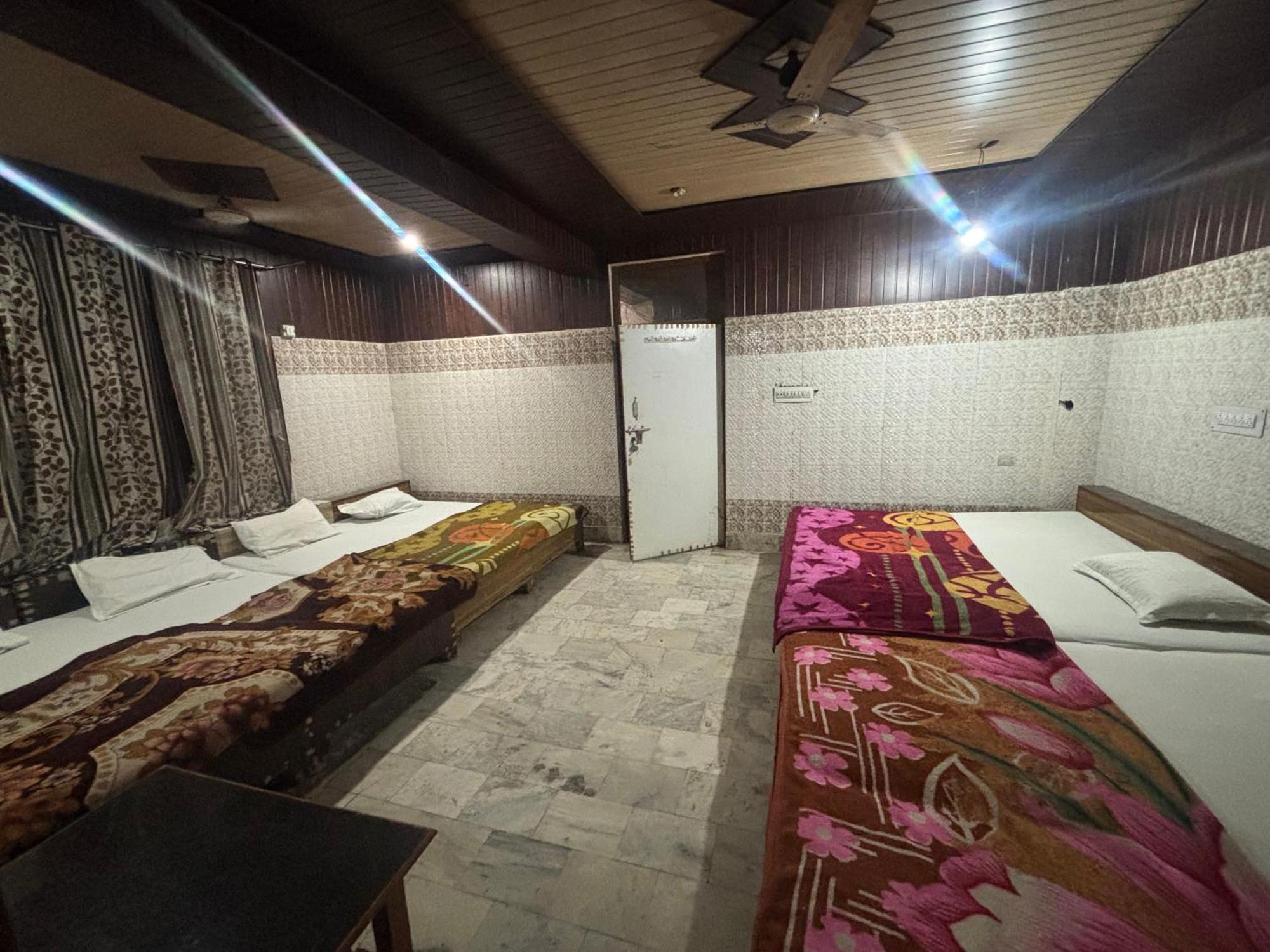 Sgh Guest House Матхура Экстерьер фото