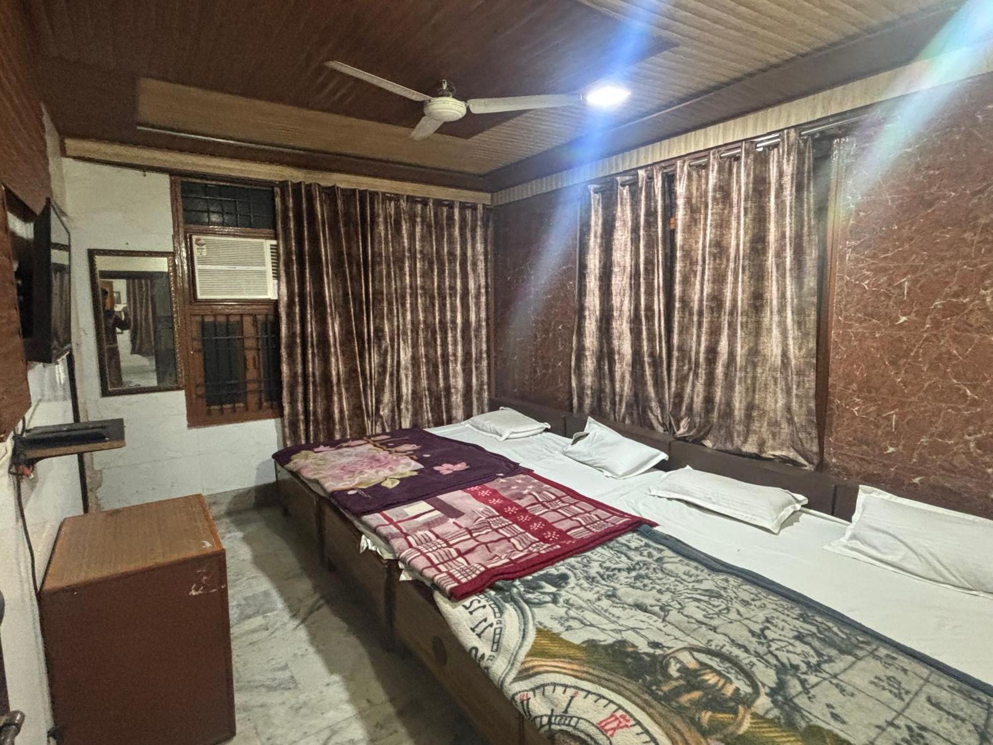 Sgh Guest House Матхура Экстерьер фото