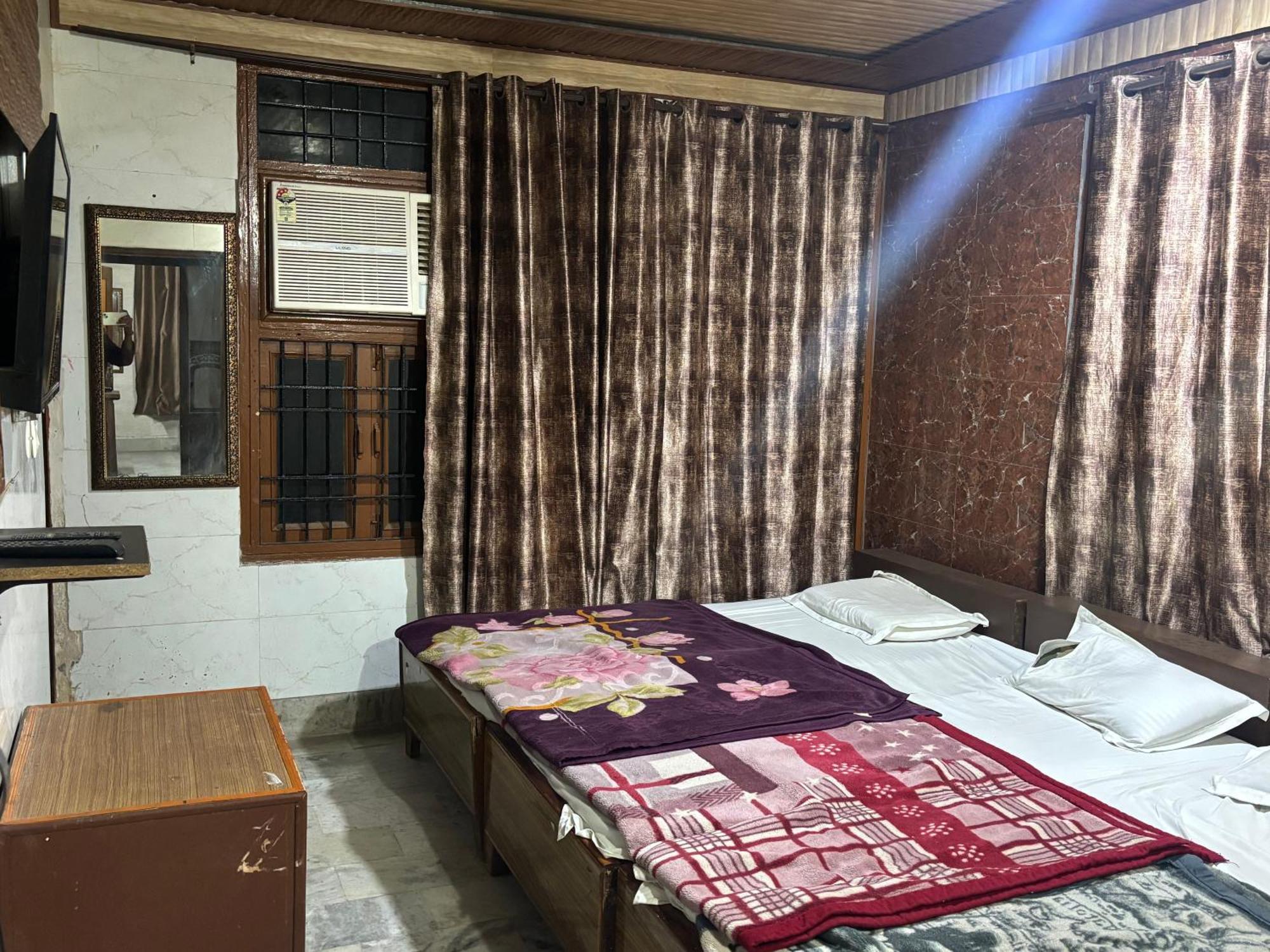 Sgh Guest House Матхура Экстерьер фото