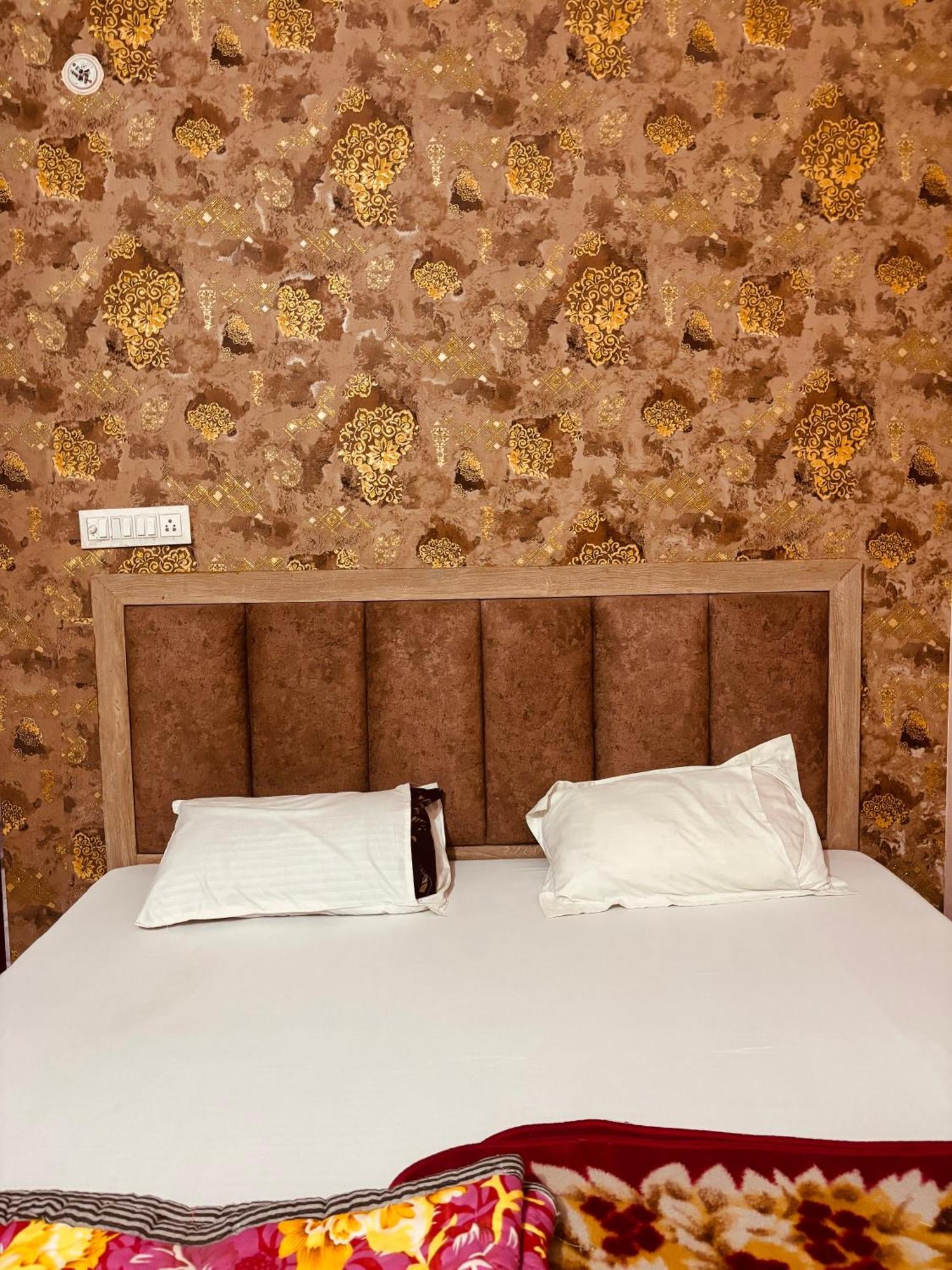 Sgh Guest House Матхура Экстерьер фото