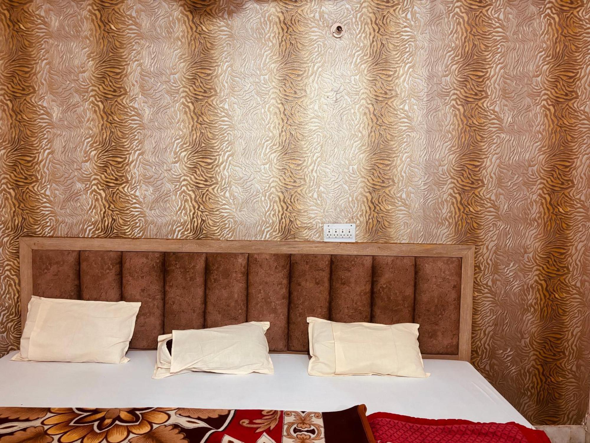 Sgh Guest House Матхура Экстерьер фото