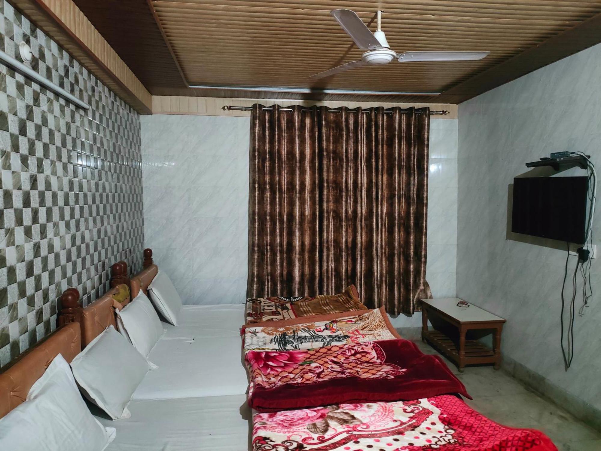Sgh Guest House Матхура Экстерьер фото