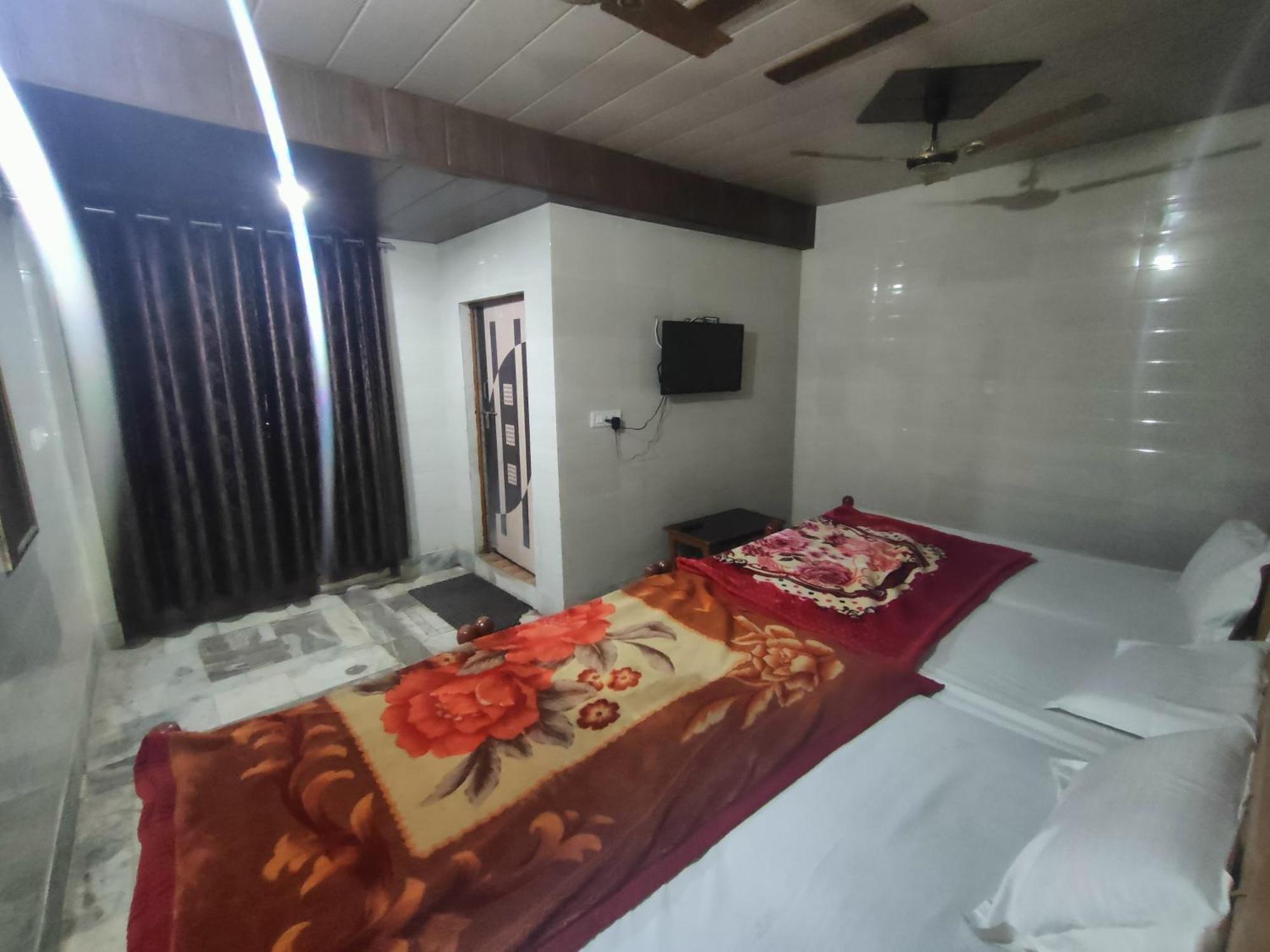 Sgh Guest House Матхура Экстерьер фото