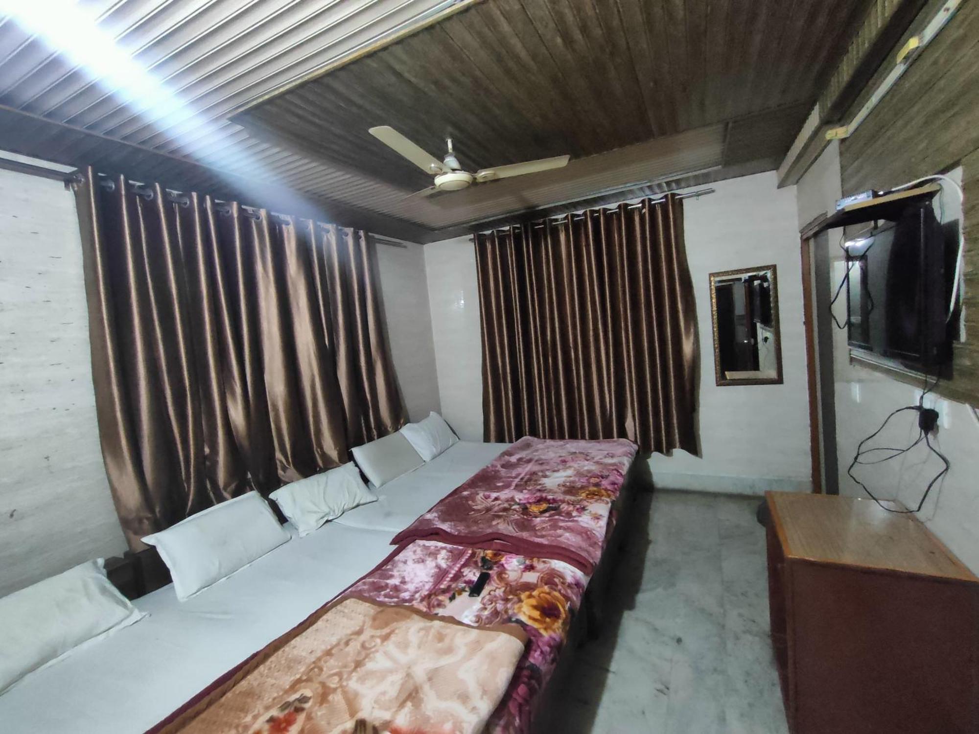 Sgh Guest House Матхура Экстерьер фото