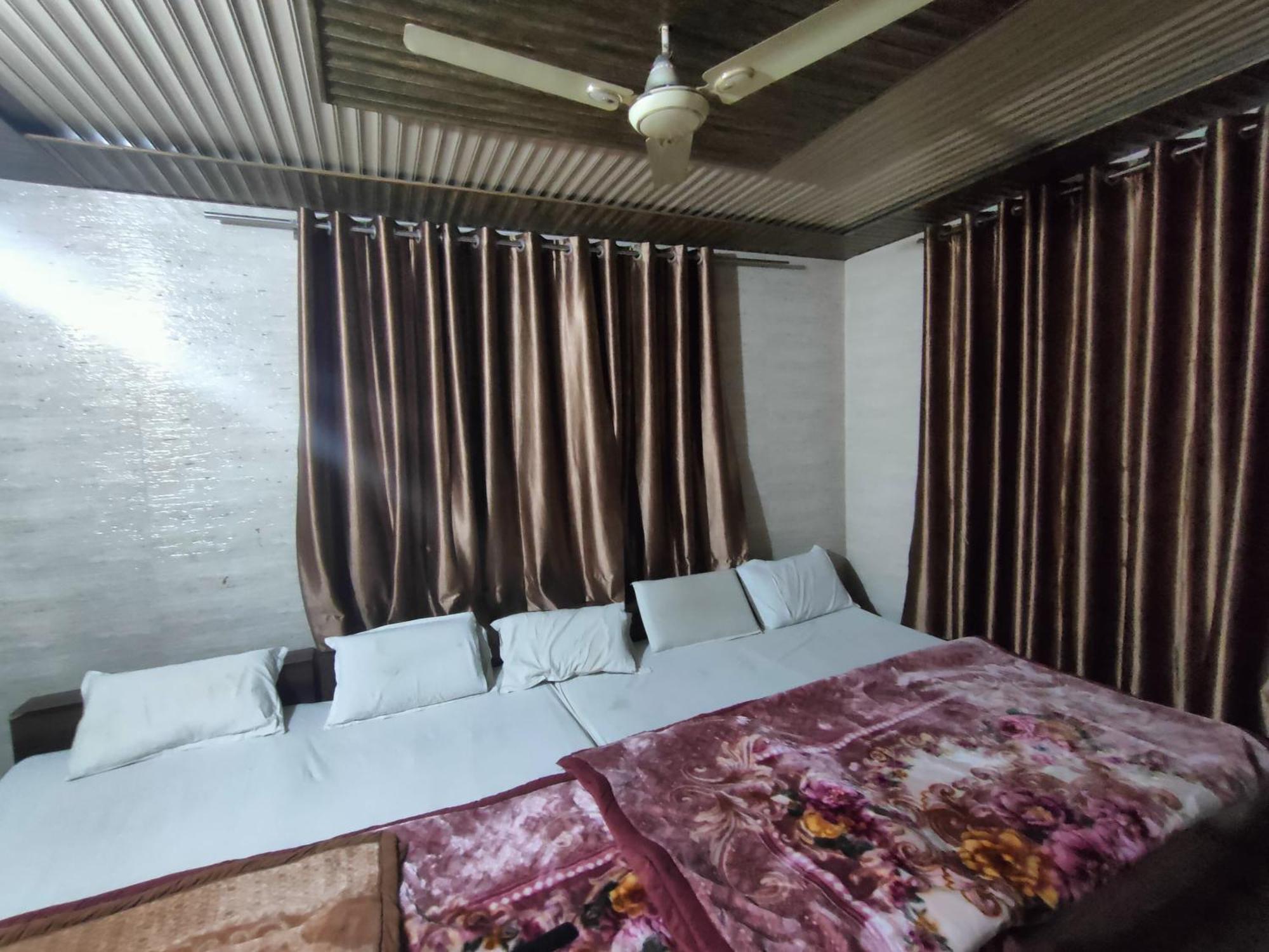 Sgh Guest House Матхура Экстерьер фото
