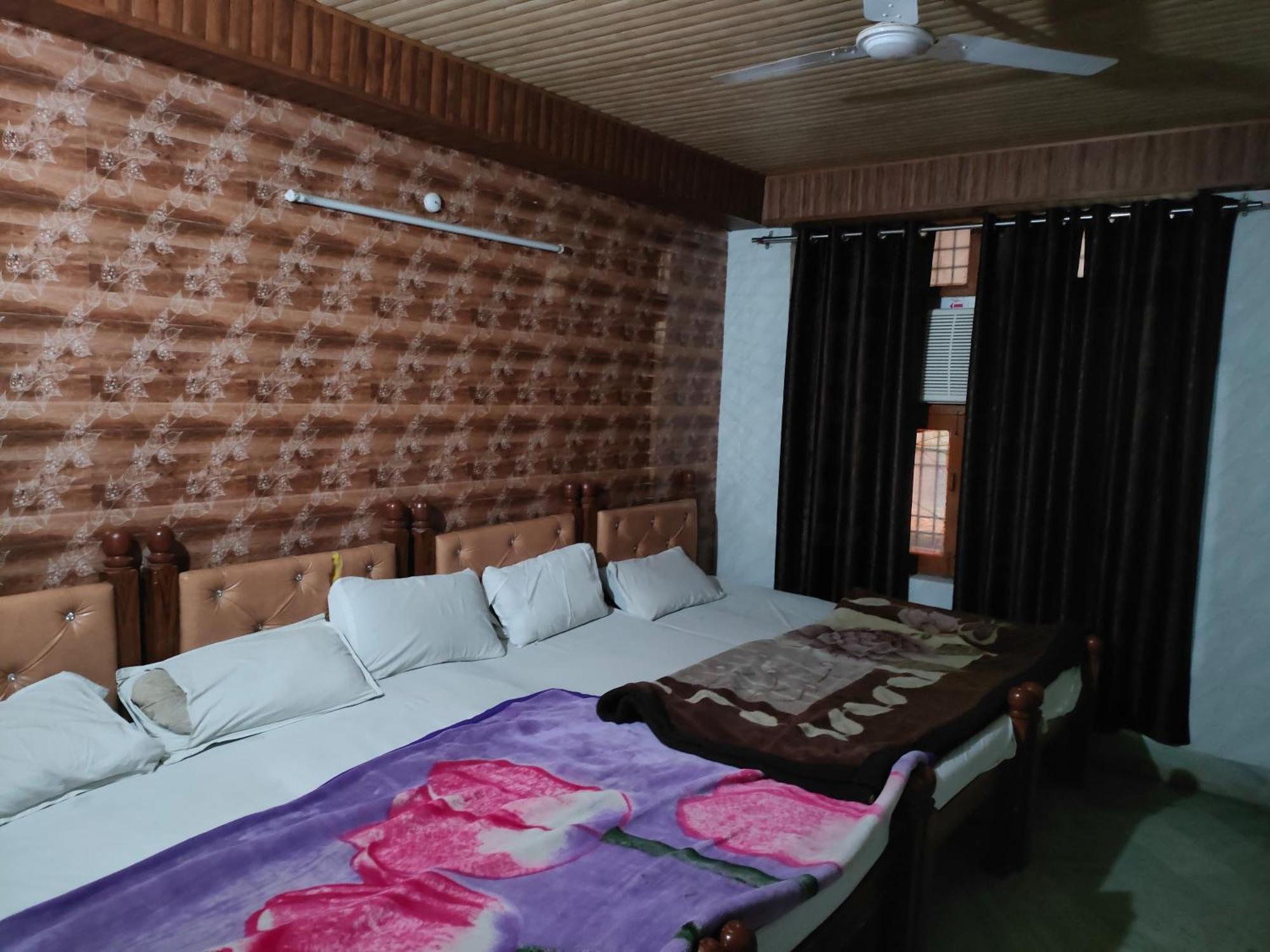 Sgh Guest House Матхура Экстерьер фото