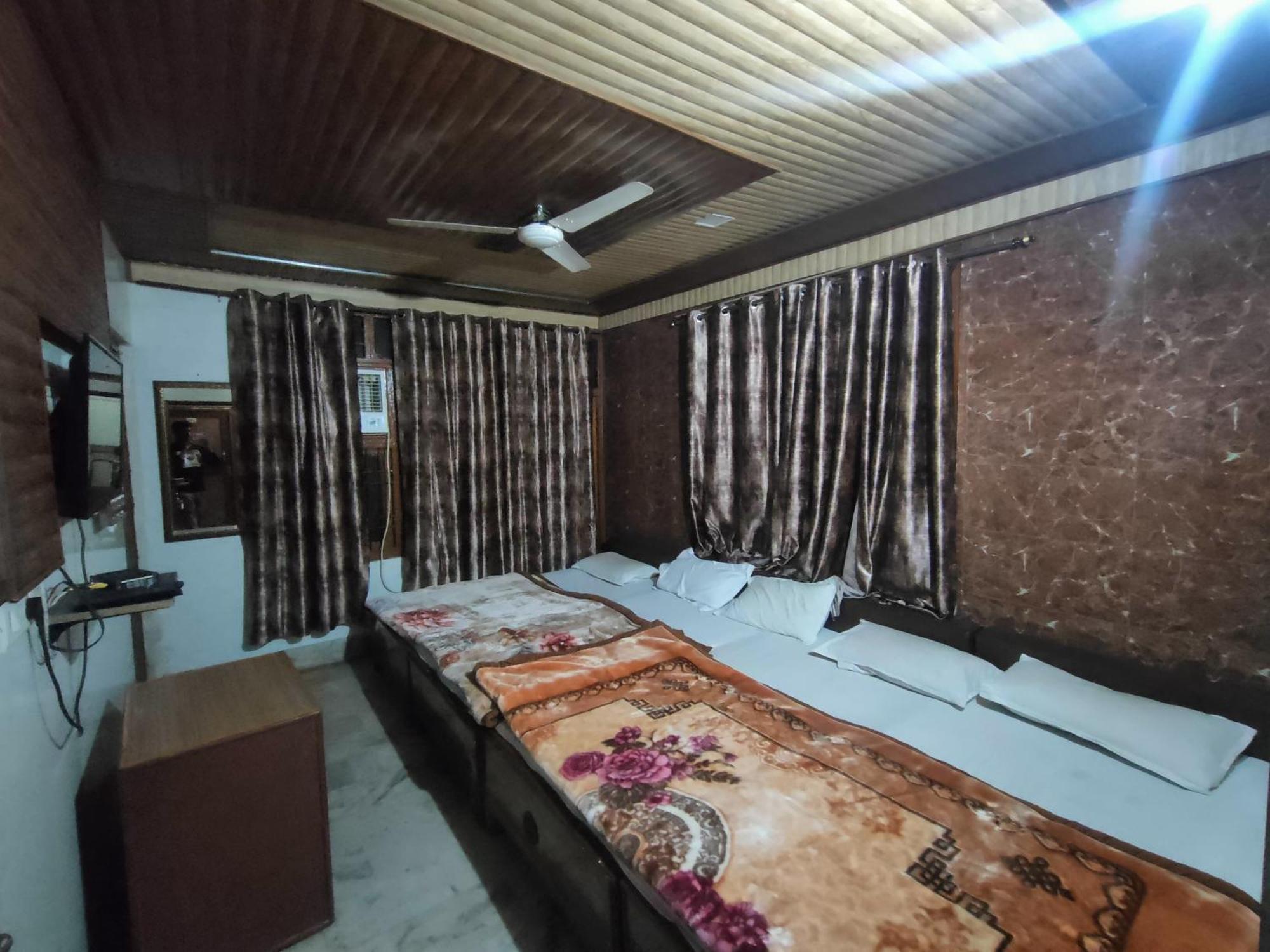 Sgh Guest House Матхура Экстерьер фото